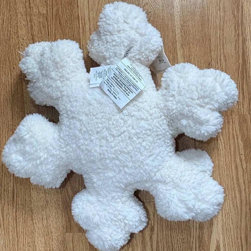 Pottery Barn Sherpa Snowflake Pillow 18x2 Ivory NWT Holiday Winter Decor